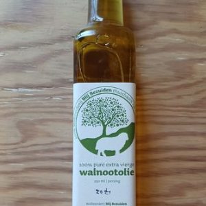 Walnootolie uit eigen boomgaard